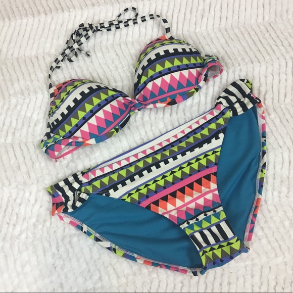 Xhilaration Other - Xhilaration Bikini Push Up Halter Geometric M L